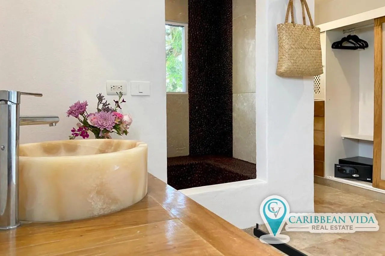 Stunning And Stylish 2 Bedroom Unit At Mar H2O! Playa del Carmen Apartment